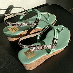 Like New Dolce Vite Sandals